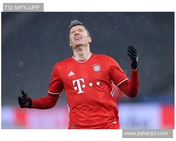 莱万重返德甲赛场引发拜仁球迷愤怒指责其忘恩负义情绪高涨