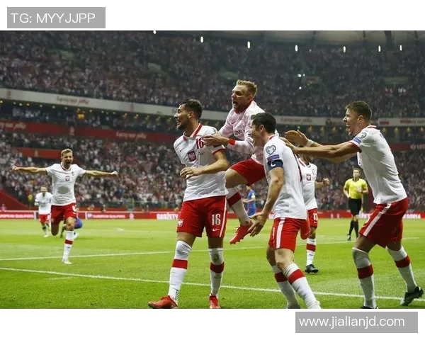 波兰足球队在友谊赛中以四比零大胜立陶宛展现强劲实力