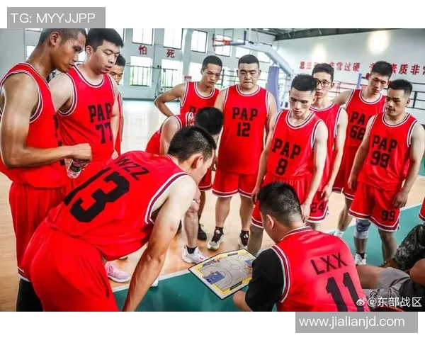 火箭队与雷霆队精彩打斗瞬间全记录，篮球场上的激情碰撞与对抗