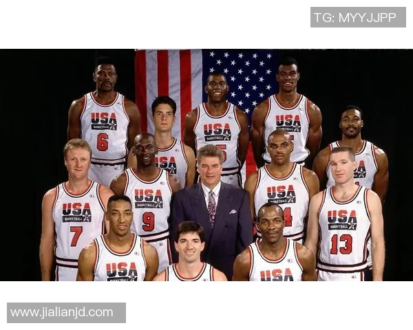 山东男篮迎战美国明星队展现篮球魅力与实力的巅峰对决