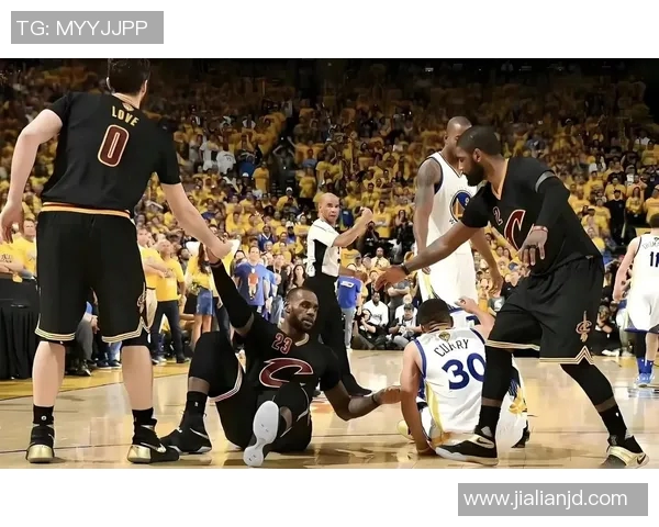 2014至2015赛季雷霆与勇士对决回顾及精彩瞬间分析