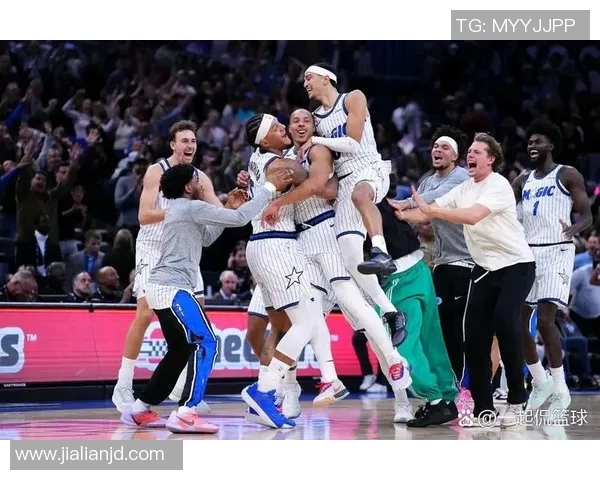 开拓者与雷霆激战正酣双方球员表现精彩引人注目