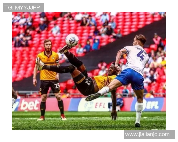 欢呼吧卢顿与查尔顿的激烈对决展现足球魅力与激情的巅峰时刻 欢呼吧卢顿与查尔顿的激烈对决展现足球魅力与激情的巅峰时刻